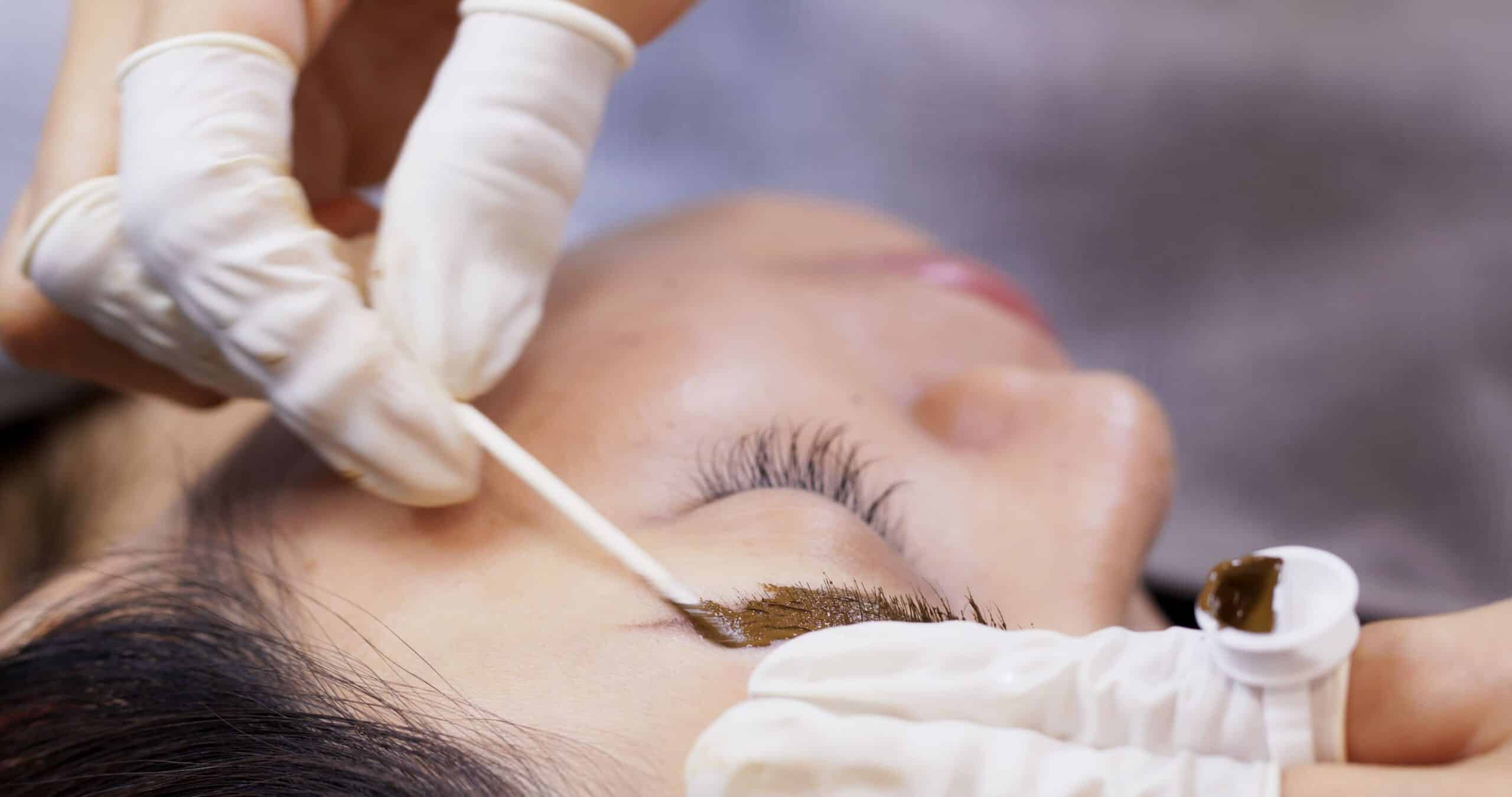 microblading-procedure-master-work-on-woman eyebrow