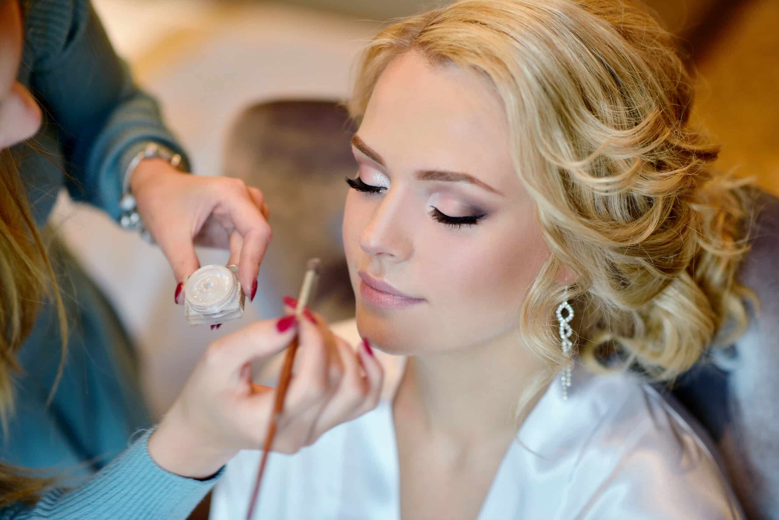 wedding-makeup-artist-making-a-make-up-for-bride-2023